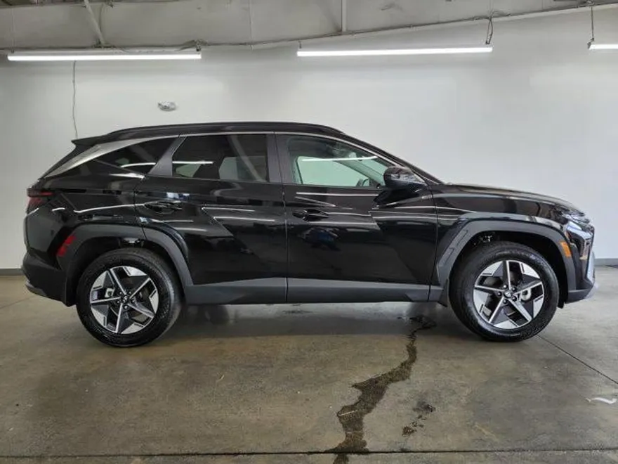 2025 Hyundai Tucson SEL photo 1