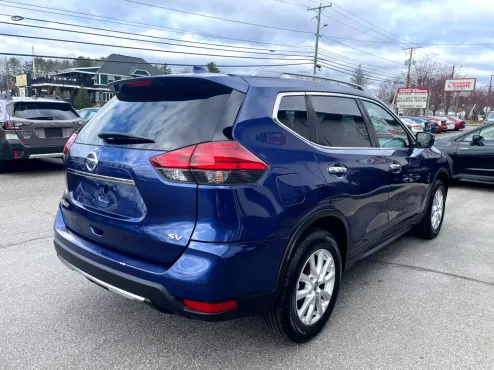 2017 Nissan Rogue SV photo 4