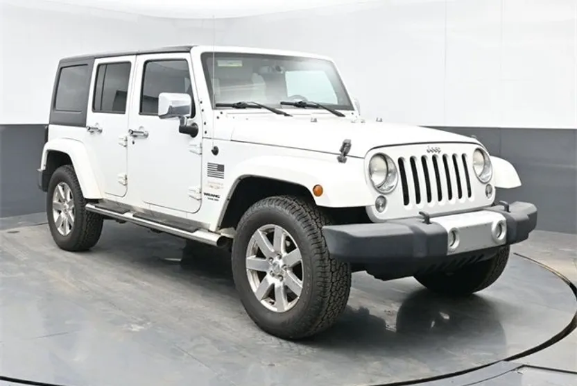 2014 Jeep Wrangler Unlimited Sahara photo 1