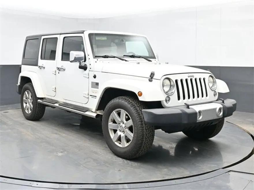 2014 Jeep Wrangler Unlimited Sahara photo 1