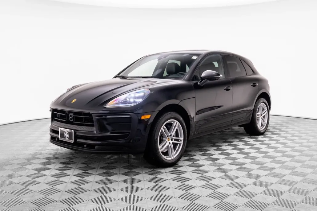 2025 Porsche Macan photo 1