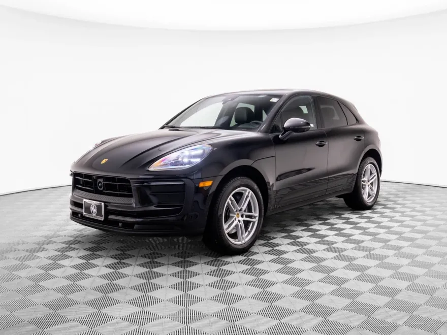 2025 Porsche Macan photo 1