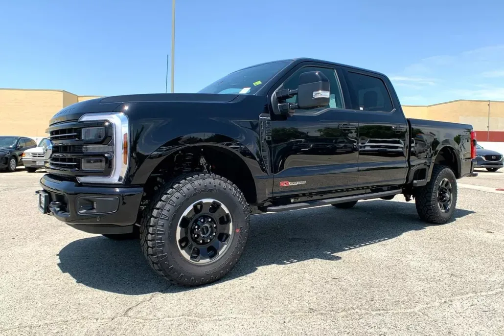 2025 Ford F-350 Platinum photo 1