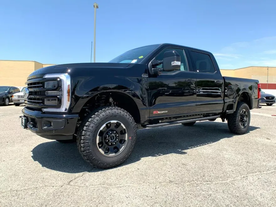 2025 Ford F-350 Platinum photo 1