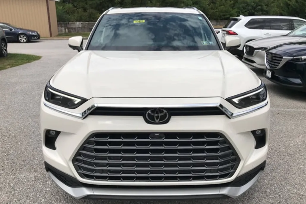 2024 Toyota Highlander Hybrid MAX Platinum photo 1