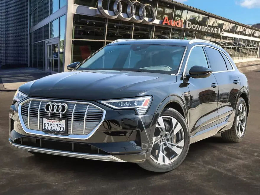 2022 Audi e-tron Premium photo 1