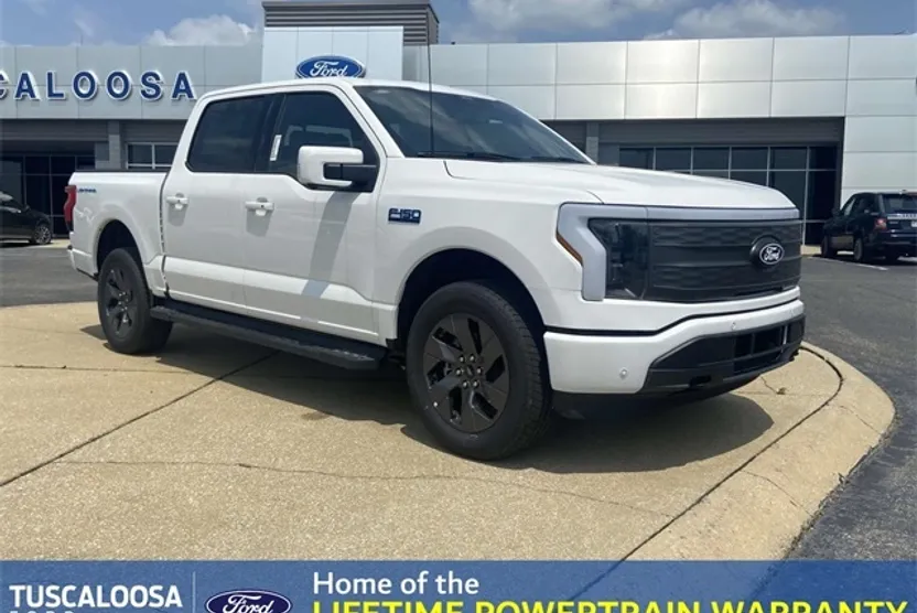 2025 Ford F-150 Lightning Lariat photo 1