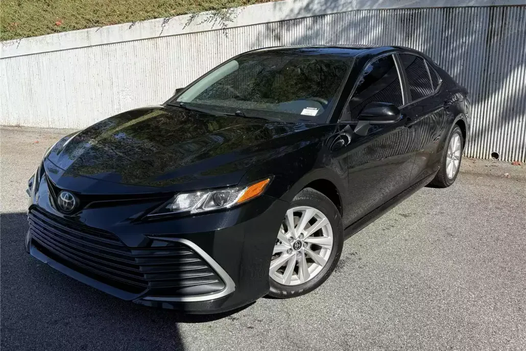 2022 Toyota Camry LE photo 1