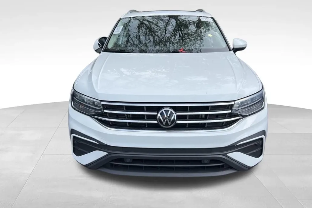 2022 Volkswagen Tiguan SE photo 1