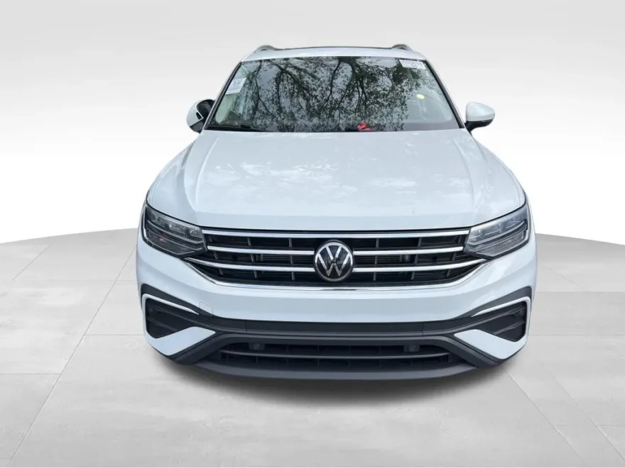 2022 Volkswagen Tiguan SE photo 1