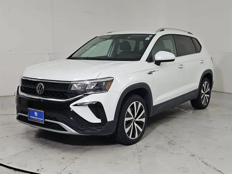 2022 Volkswagen Taos SE photo 1