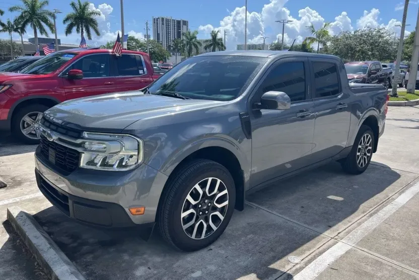 2022 Ford Maverick Lariat photo 1
