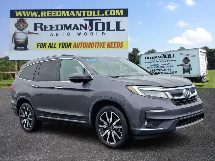 2019 Honda Pilot Touring Sport photo 1