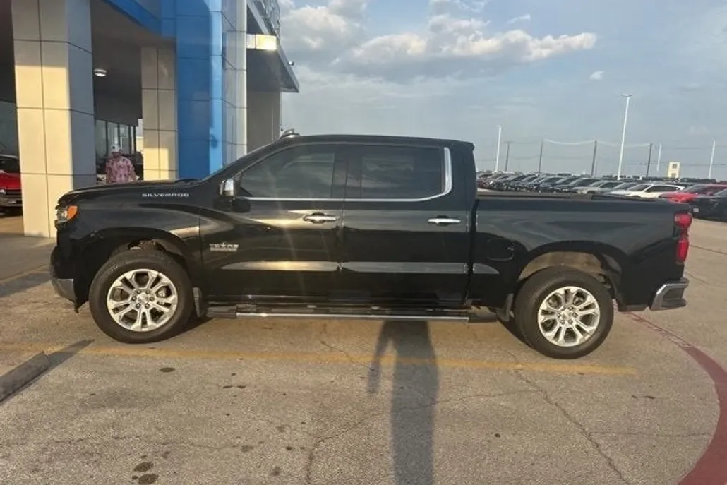2023 Chevrolet Silverado 1500 LTZ photo 1