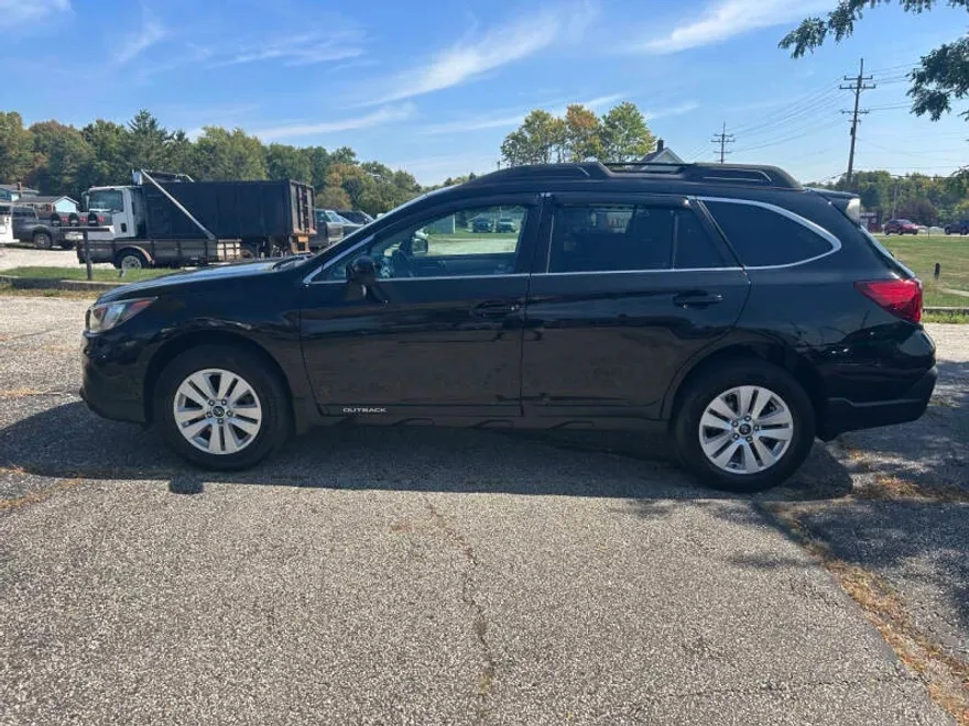 2019 Subaru Outback 2.5i Premium photo 1