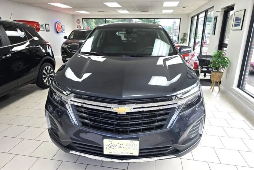 2023 Chevrolet Equinox LT photo 1