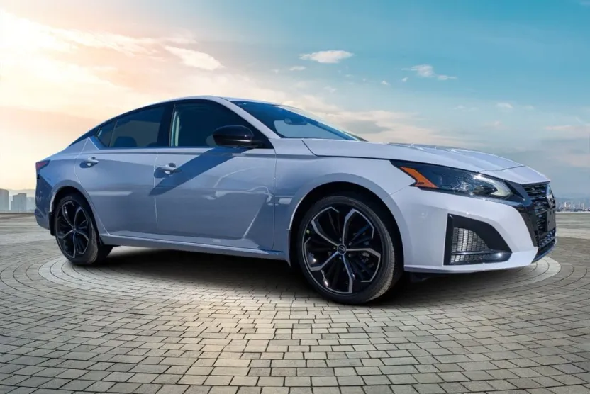 2025 Nissan Altima SR photo 1