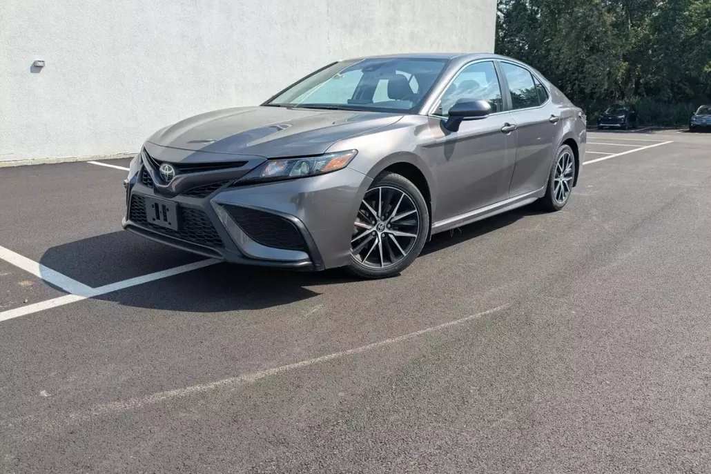 2023 Toyota Camry SE photo 1