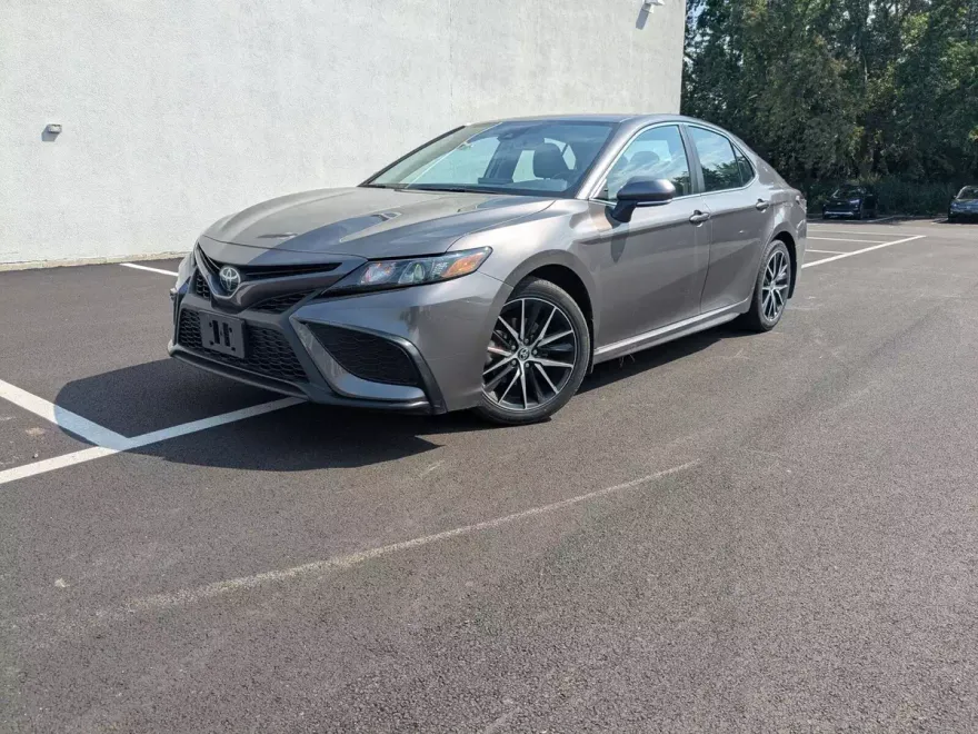 2023 Toyota Camry SE photo 1