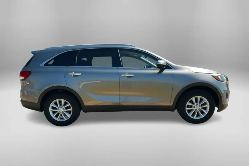 2017 Kia Sorento LX photo 1