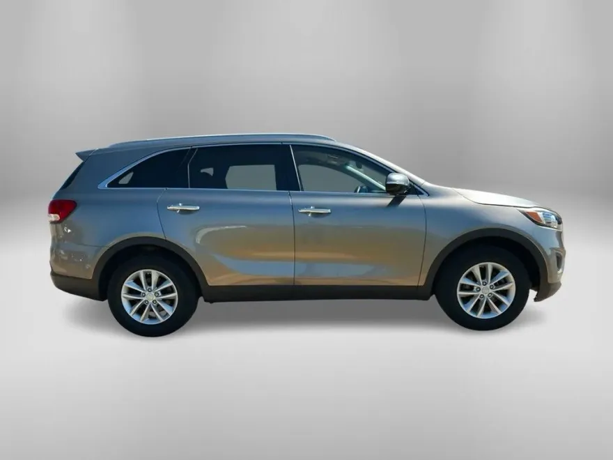2017 Kia Sorento LX photo 1