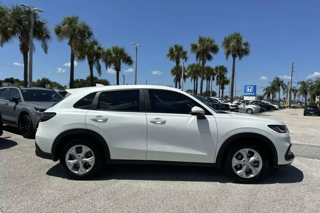 2023 Honda HR-V LX photo 1