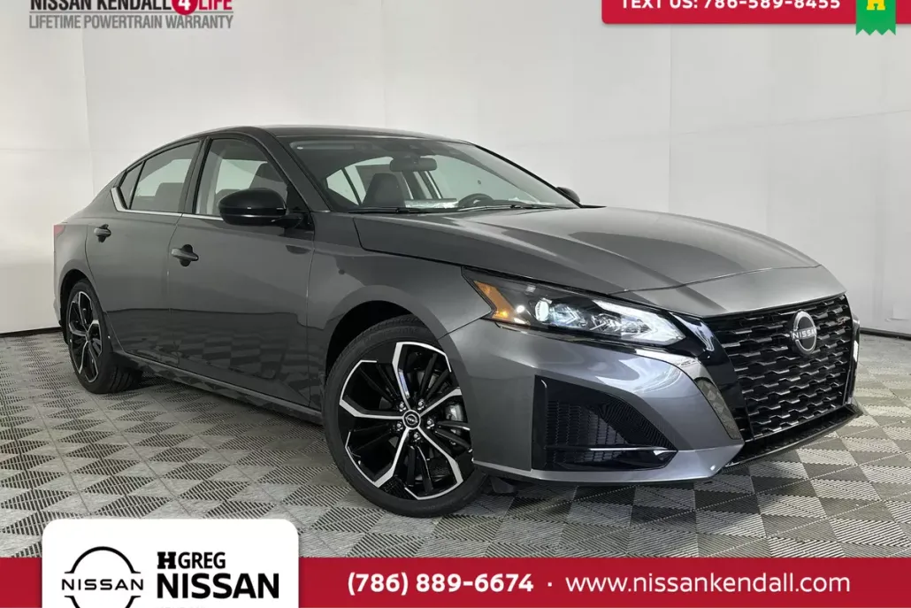 2025 Nissan Altima SR photo 1