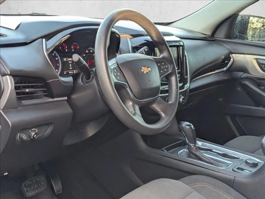 2020 Chevrolet Traverse LS photo 1