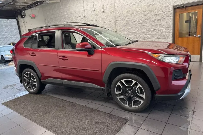 2019 Toyota RAV4 Adventure photo 1