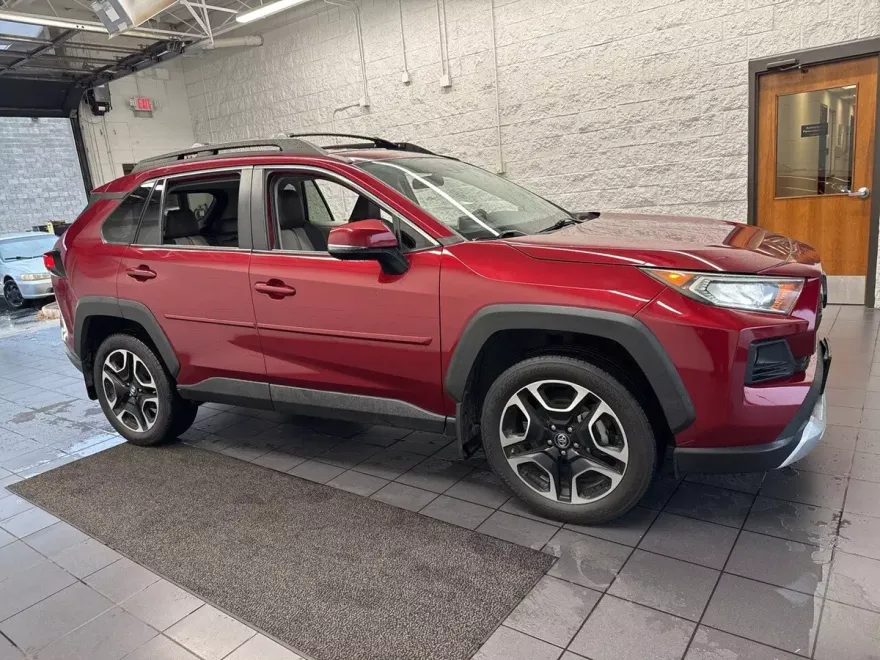 2019 Toyota RAV4 Adventure photo 1