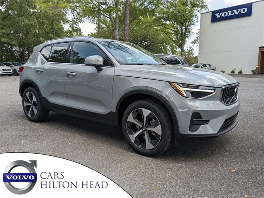 2025 Volvo XC40 Core photo 1