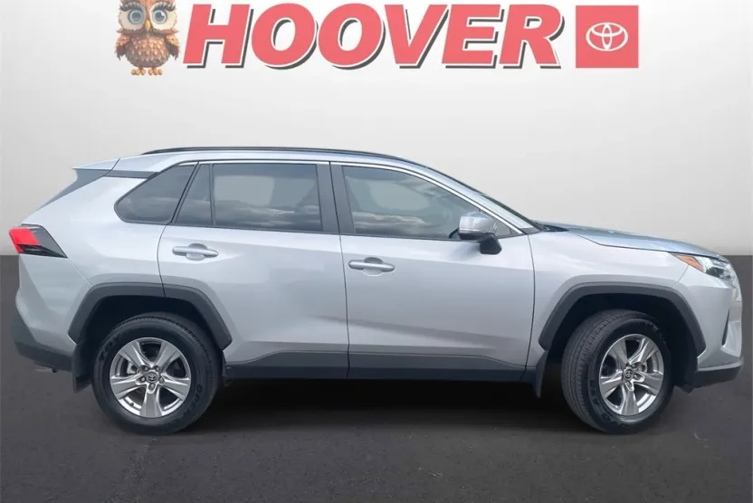 2024 Toyota RAV4 XLE photo 1