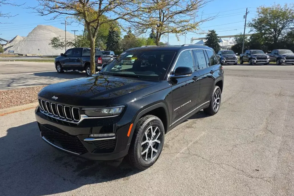 2025 Jeep Grand Cherokee Limited photo 1