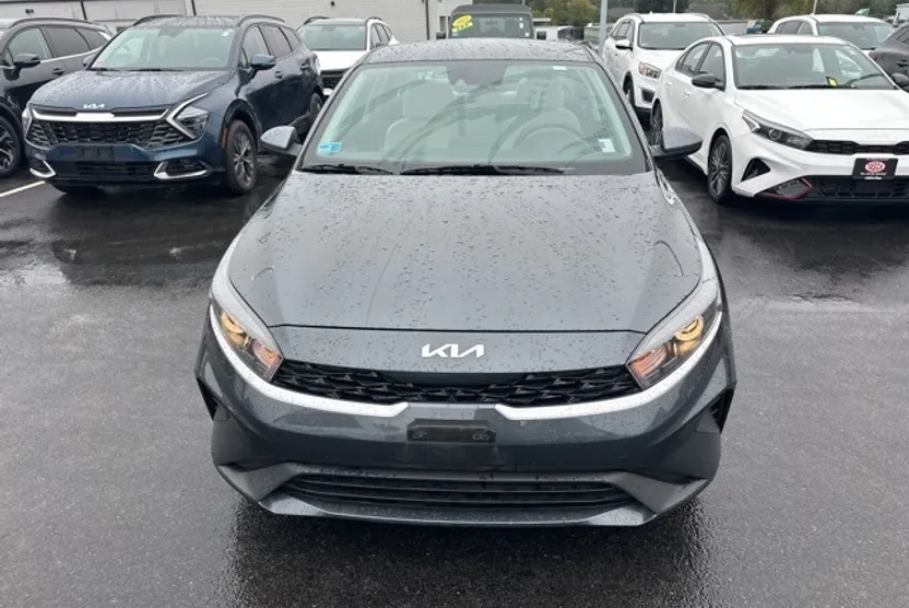 2023 Kia Forte LXS photo 1