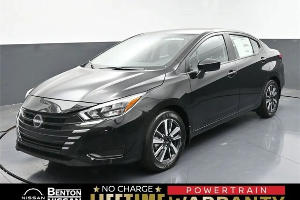 2025 Nissan Versa SV photo 1