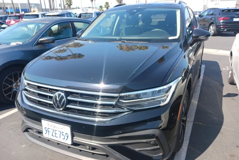 2023 Volkswagen Tiguan S photo 1