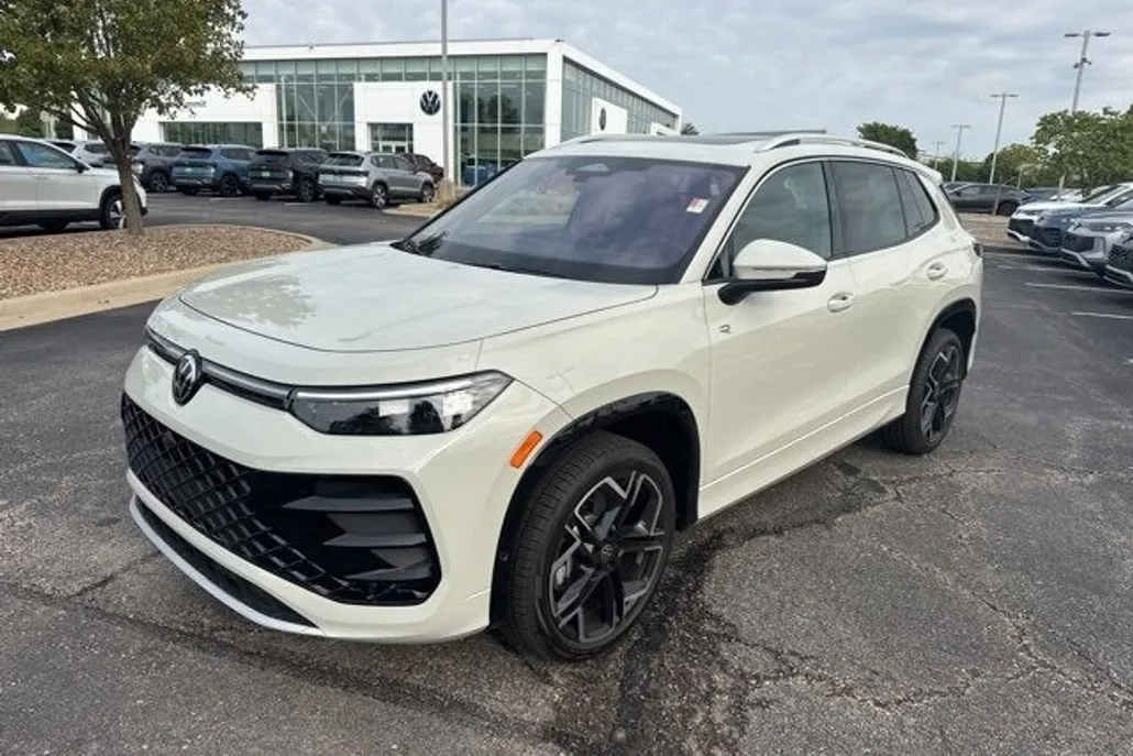 2025 Volkswagen Tiguan SEL R-Line Black photo 1