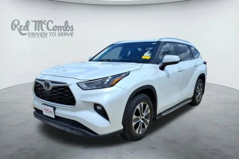 2022 Toyota Highlander XLE photo 1