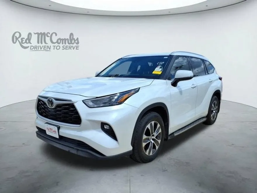 2022 Toyota Highlander XLE photo 1