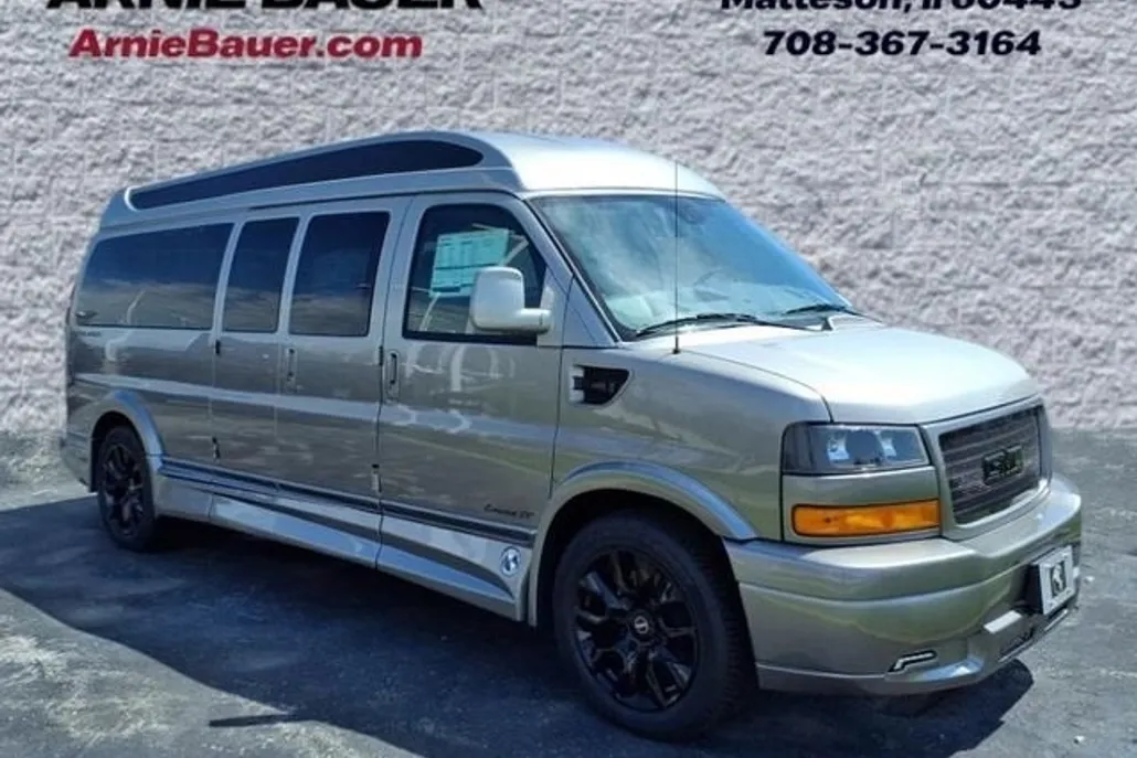 2025 Gmc Savana Cargo 2500 photo 1