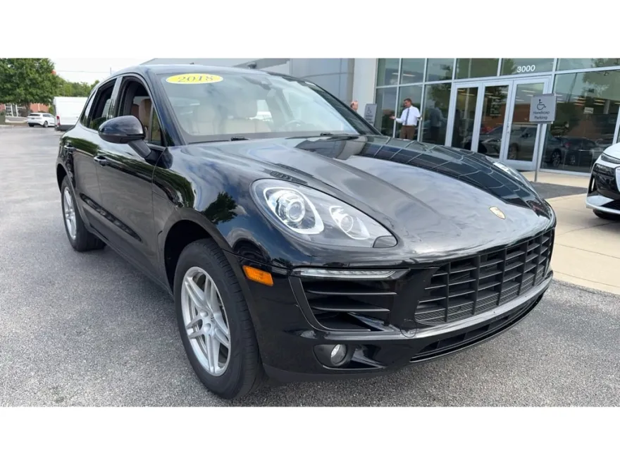 2018 Porsche Macan Base photo 1