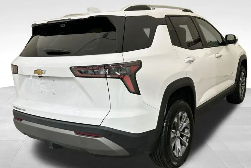 2025 Chevrolet Equinox LT photo 1