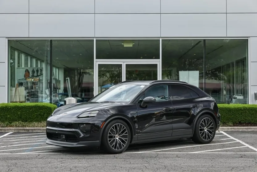 2024 Porsche Macan Electric 4 photo 1