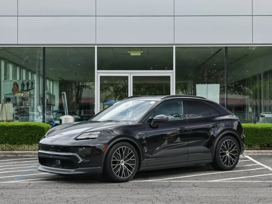 2024 Porsche Macan Electric 4 photo 1