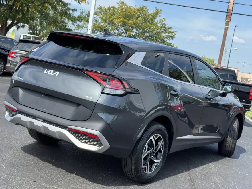 2024 Kia Sportage LX photo 1