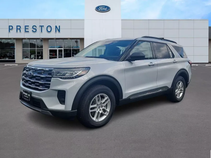 2025 Ford Explorer photo 1