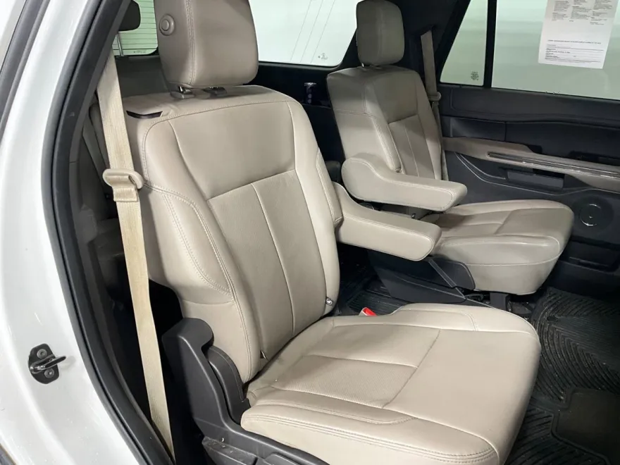 2020 Ford Expedition XLT photo 1