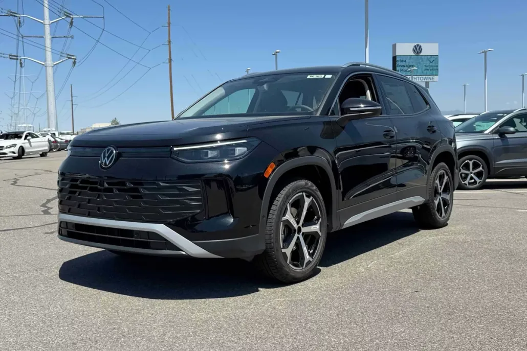 2025 Volkswagen Tiguan SE photo 1