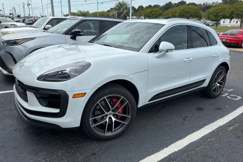 2024 Porsche Macan S photo 1