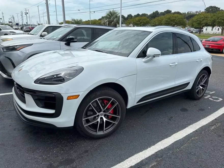 2024 Porsche Macan S photo 1